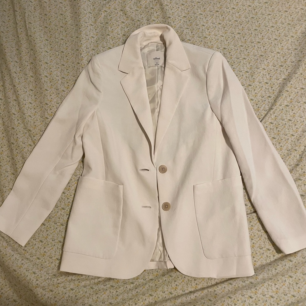 Wilfred oversized cream blazer from Aritzia
